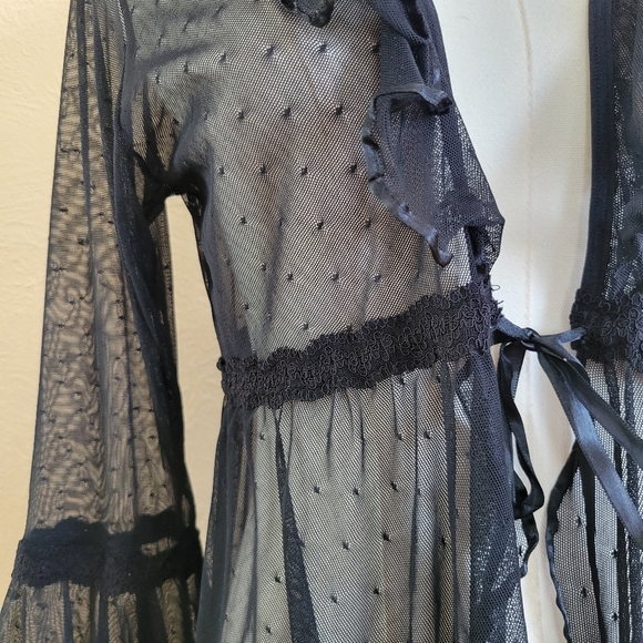 Divance | Ruffled Black Mesh Cover - Picture 4 of 9